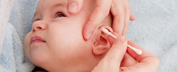 3 Cách vệ sinh tai cho trẻ sơ sinh theo lời khuyên của bác sĩ 